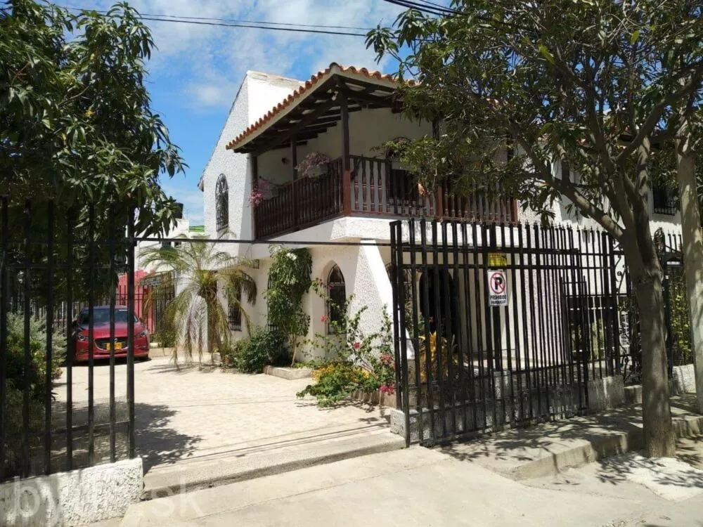 Krasny dvojposchodový dom  v Santa Marta v Kolumbii, 100313_0