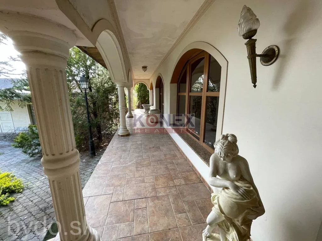 EXKLUZÍVNA PONUKA! Rodinná vila v obci Brehov., 102161_1