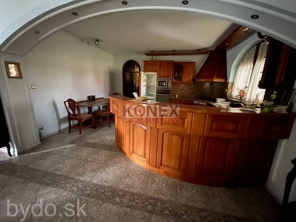 EXKLUZÍVNA PONUKA! Rodinná vila v obci Brehov., 102161_2