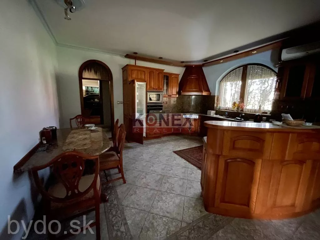 EXKLUZÍVNA PONUKA! Rodinná vila v obci Brehov., 102161_3