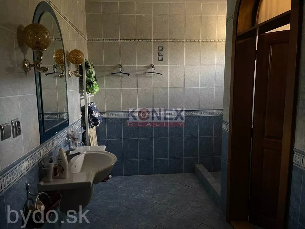 EXKLUZÍVNA PONUKA! Rodinná vila v obci Brehov., 102161_14