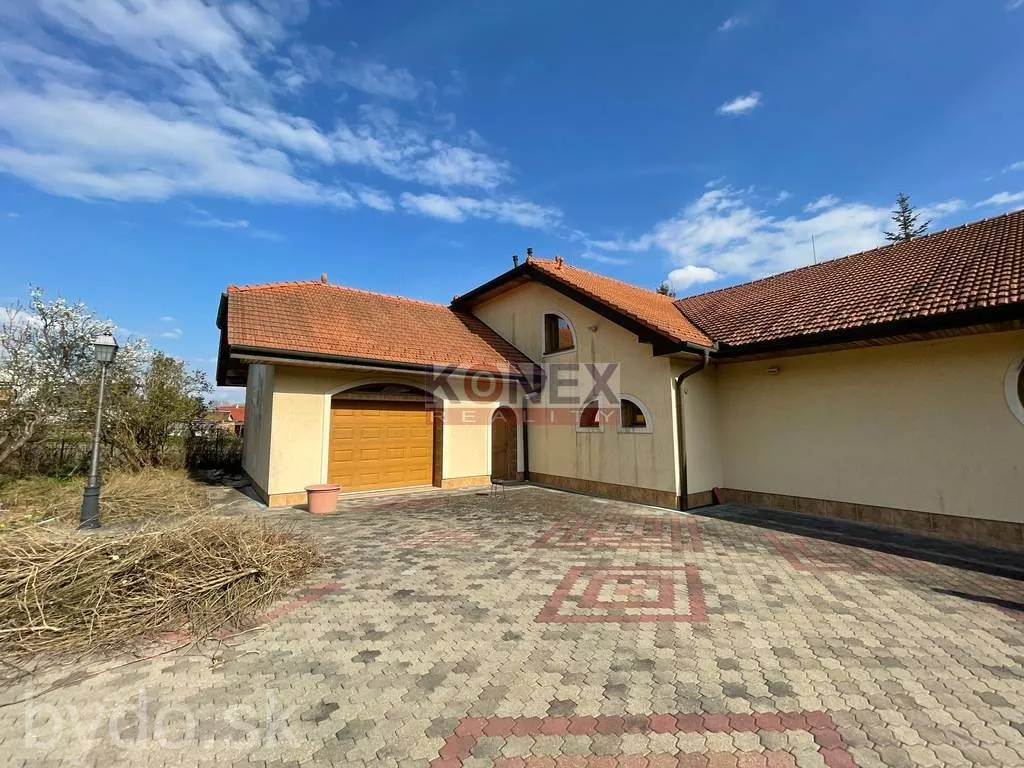 EXKLUZÍVNA PONUKA! Rodinná vila v obci Brehov., 102161_17