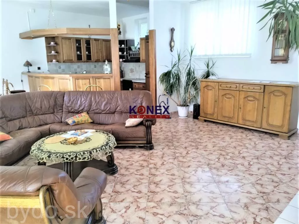 NA PREDAJ! Polyfunkčná budova s bytom v centre Michaloviec, 117851_8