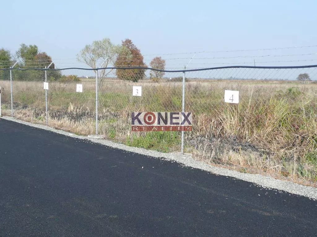 Pozemok na komerčné využitie v obci Bežovce, 118998_2