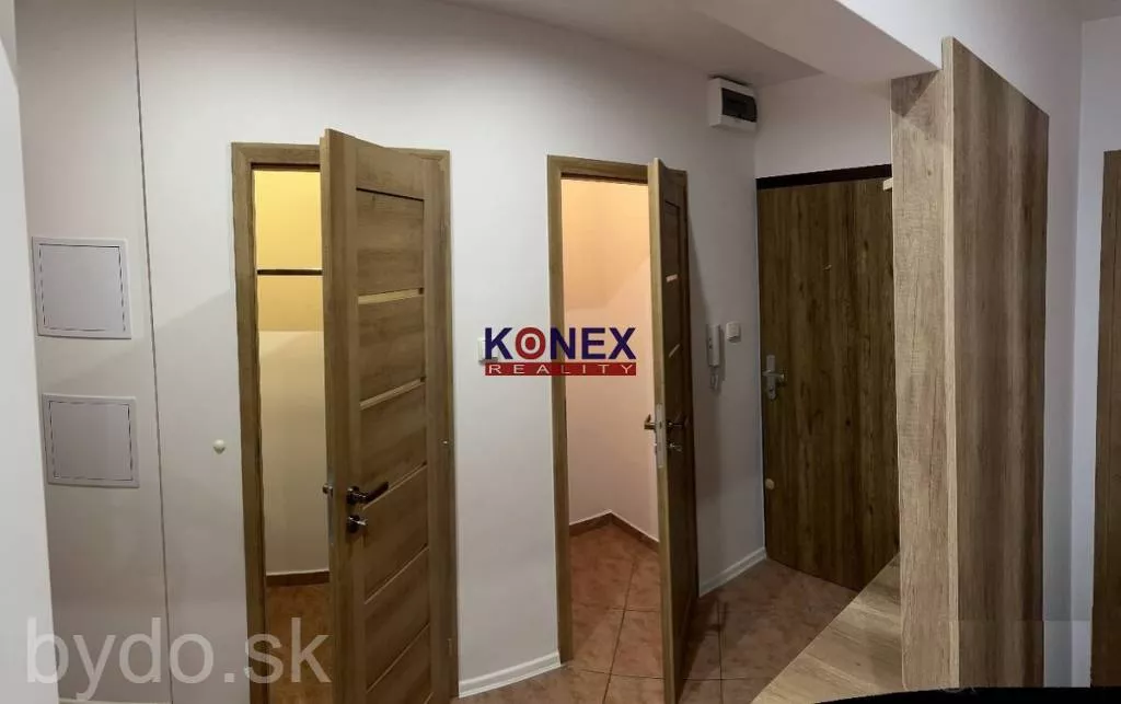 Rekonštruovaný 4-izbový byt na ul. Komenského v Trebišove, 135486_9