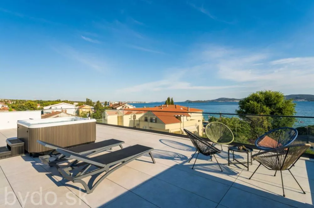 Neďaleko Zadaru je na predaj luxusný penthaus apartmán 50 m od mora, 137948_2