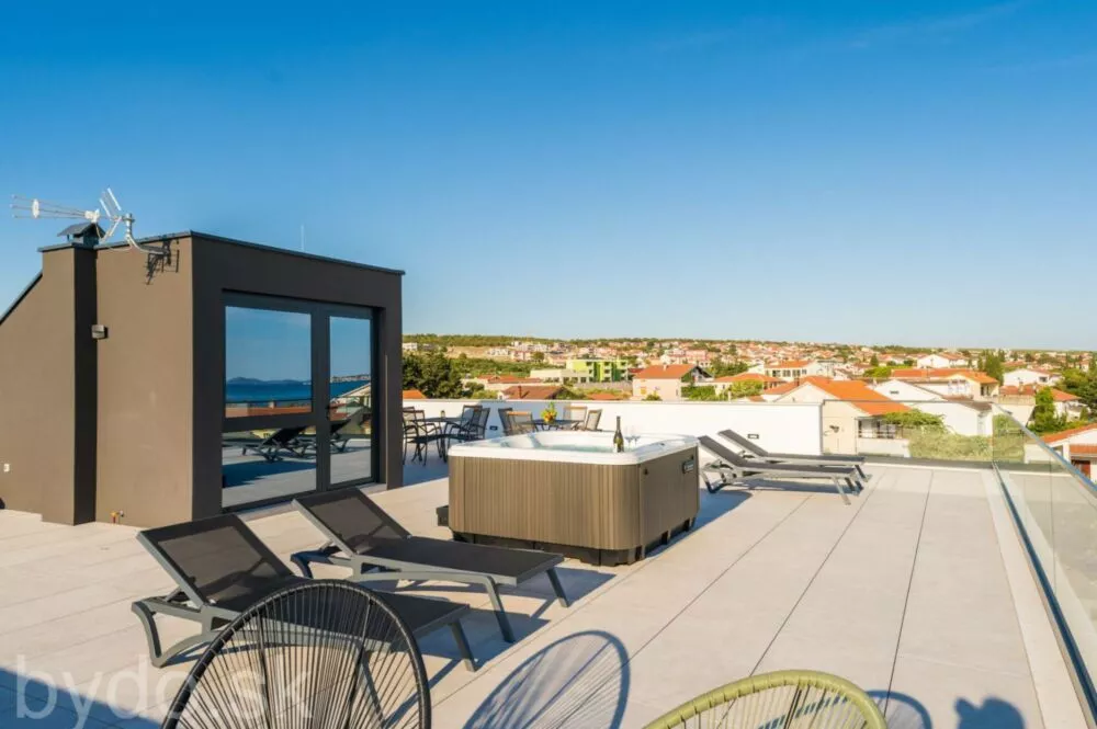 Neďaleko Zadaru je na predaj luxusný penthaus apartmán 50 m od mora, 137948_3