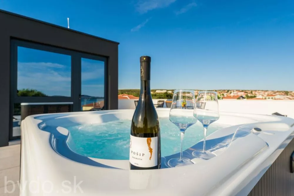 Neďaleko Zadaru je na predaj luxusný penthaus apartmán 50 m od mora, 137948_5