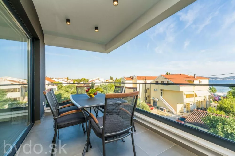 Neďaleko Zadaru je na predaj luxusný penthaus apartmán 50 m od mora, 137948_7