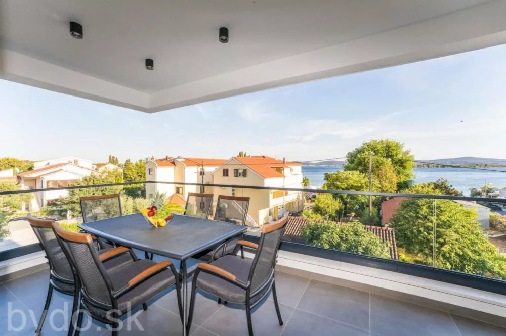 Neďaleko Zadaru je na predaj luxusný penthaus apartmán 50 m od mora, 137948_8