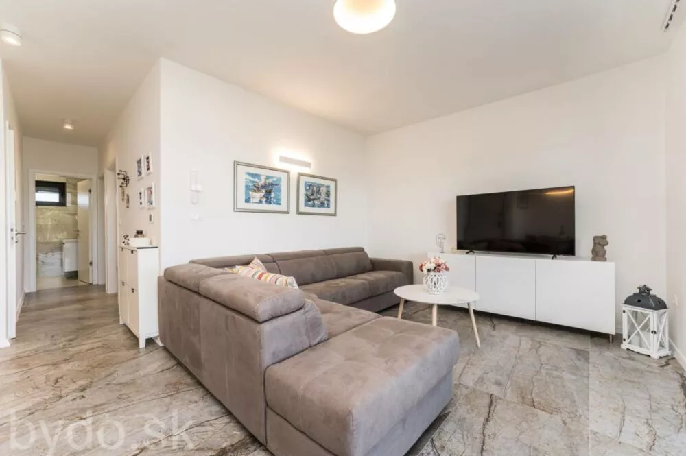 Neďaleko Zadaru je na predaj luxusný penthaus apartmán 50 m od mora, 137948_9