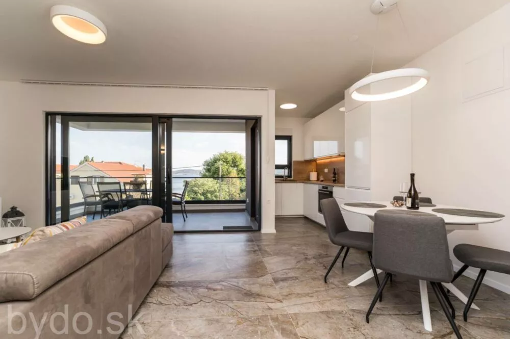 Neďaleko Zadaru je na predaj luxusný penthaus apartmán 50 m od mora, 137948_10