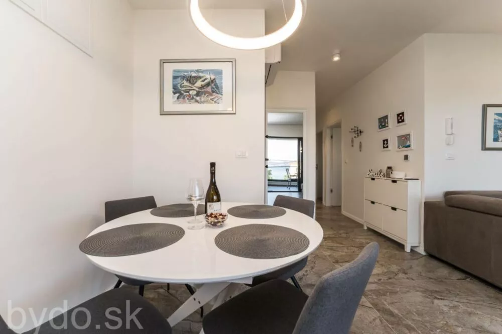 Neďaleko Zadaru je na predaj luxusný penthaus apartmán 50 m od mora, 137948_13