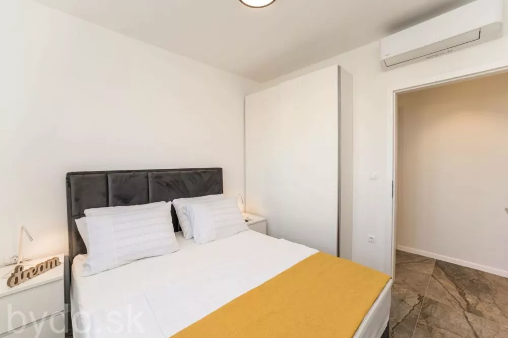 Neďaleko Zadaru je na predaj luxusný penthaus apartmán 50 m od mora, 137948_15