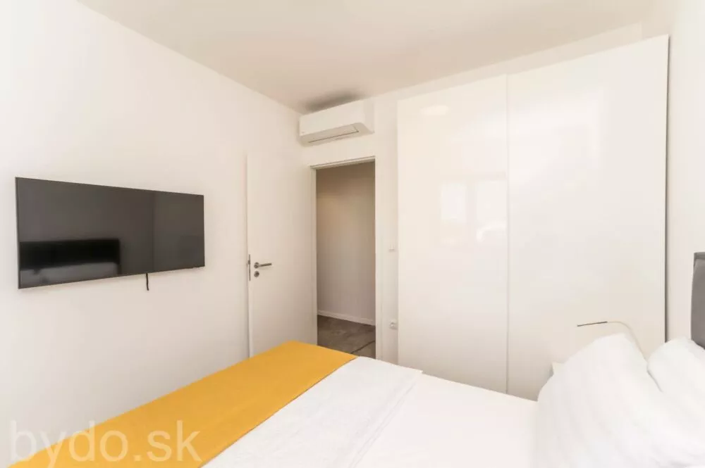 Neďaleko Zadaru je na predaj luxusný penthaus apartmán 50 m od mora, 137948_16