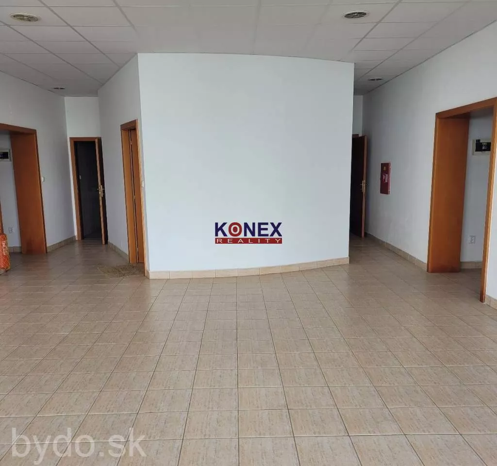 NA PREDAJ – Apartmánový dom v meste Snina, 139747_1