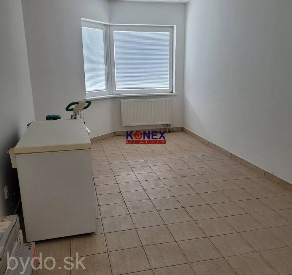 NA PREDAJ – Apartmánový dom v meste Snina, 139747_3