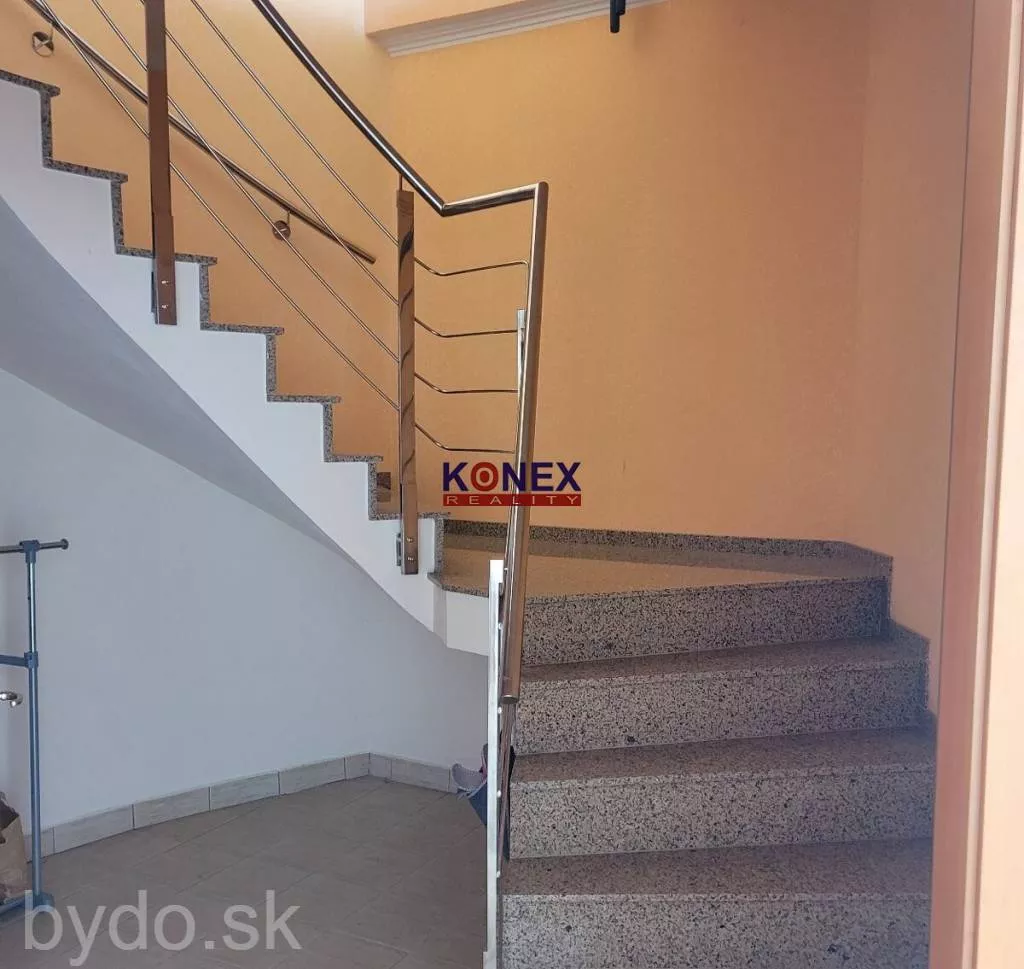 NA PREDAJ – Apartmánový dom v meste Snina, 139747_5