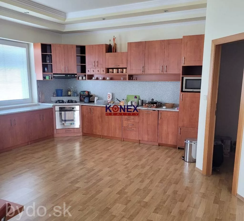 NA PREDAJ – Apartmánový dom v meste Snina, 139747_10