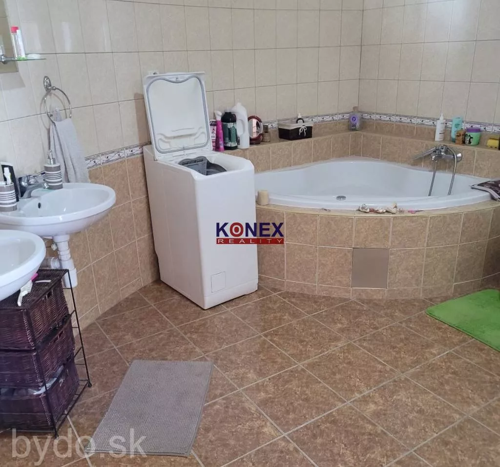 NA PREDAJ – Apartmánový dom v meste Snina, 139747_13