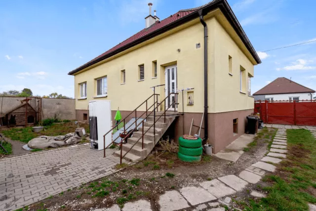 Predám 3-izbový rodinný dom v obci Zavar, 143471_2