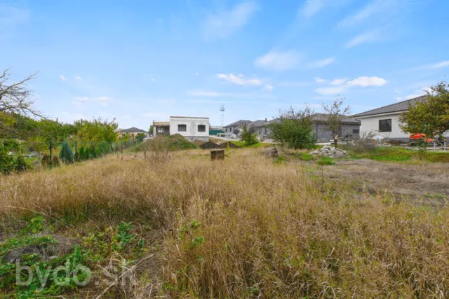 Predám stavebný pozemok v obci Zavar, 143472_1