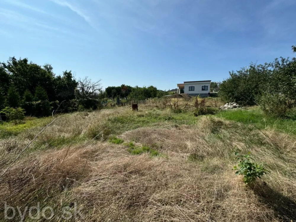 Predám stavebný pozemok v obci Zavar, 143472_3