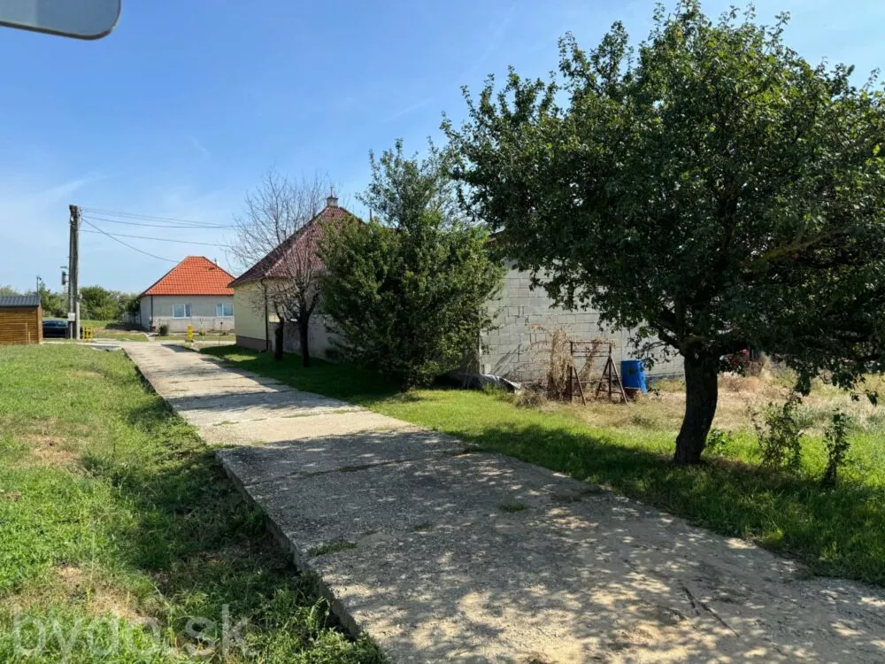 Predám stavebný pozemok v obci Zavar, 143472_4