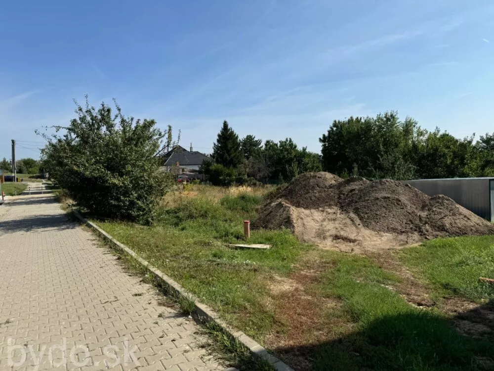 Predám stavebný pozemok v obci Zavar, 143472_5