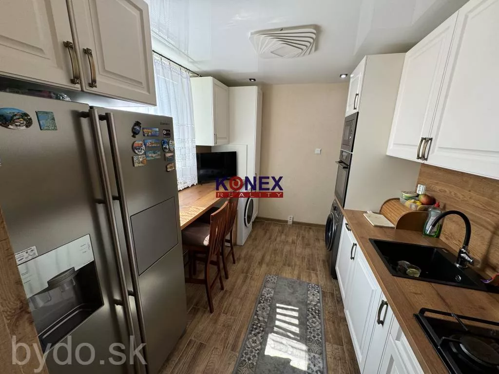 Kompletne rekonštruovaný 4-izbový byt na ulici Hollého - Michalovce, 143528_1