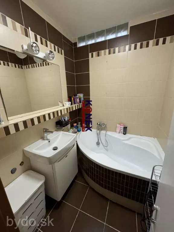 Kompletne rekonštruovaný 4-izbový byt na ulici Hollého - Michalovce, 143528_6