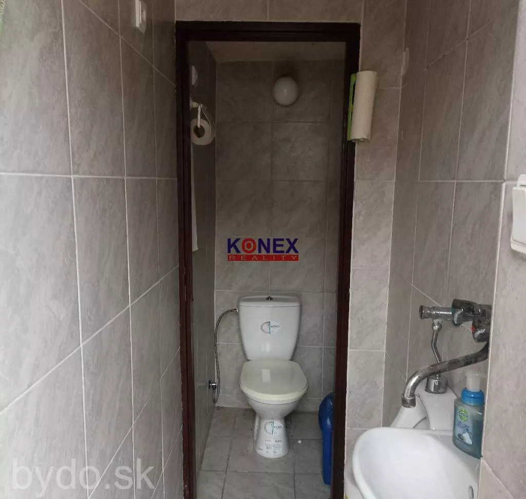 Obchodné priestory pri železničnej stanici v Trebišove, 145242_5