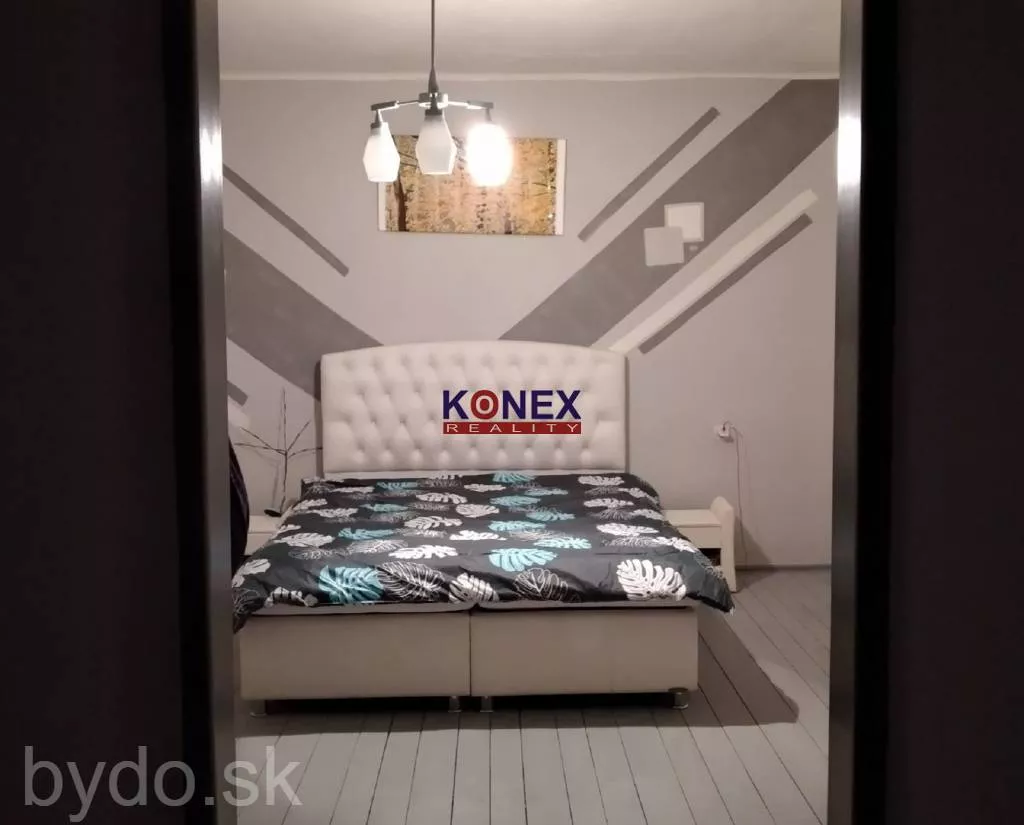 NA PREDAJ! POSCHODOVÝ RODINNÝ DOM v obci ZATÍN, 145435_2