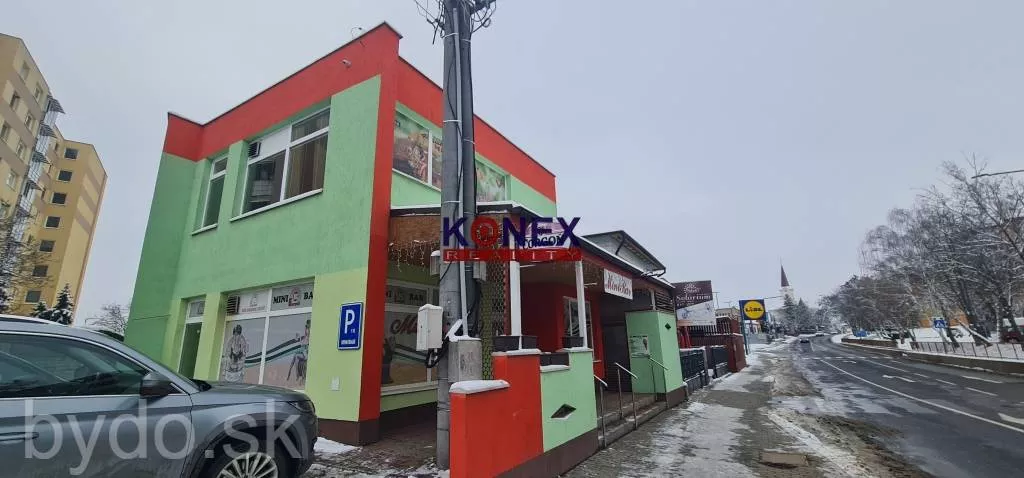 NA PREDAJ - Budova s barom v centre mesta Veľké Kapušany, 149323_1