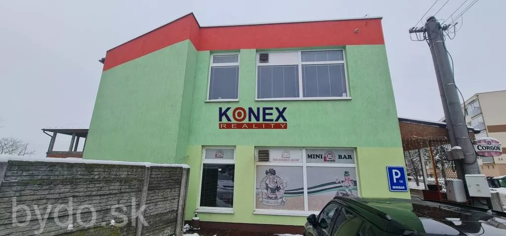 NA PREDAJ - Budova s barom v centre mesta Veľké Kapušany, 149323_2