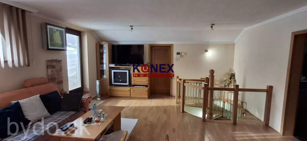 VÝNIMOČNÁ PONUKA! - LUXUSNÁ VILA s BAZÉNMI A SAUNOU NA PREDAJ, 149512_5