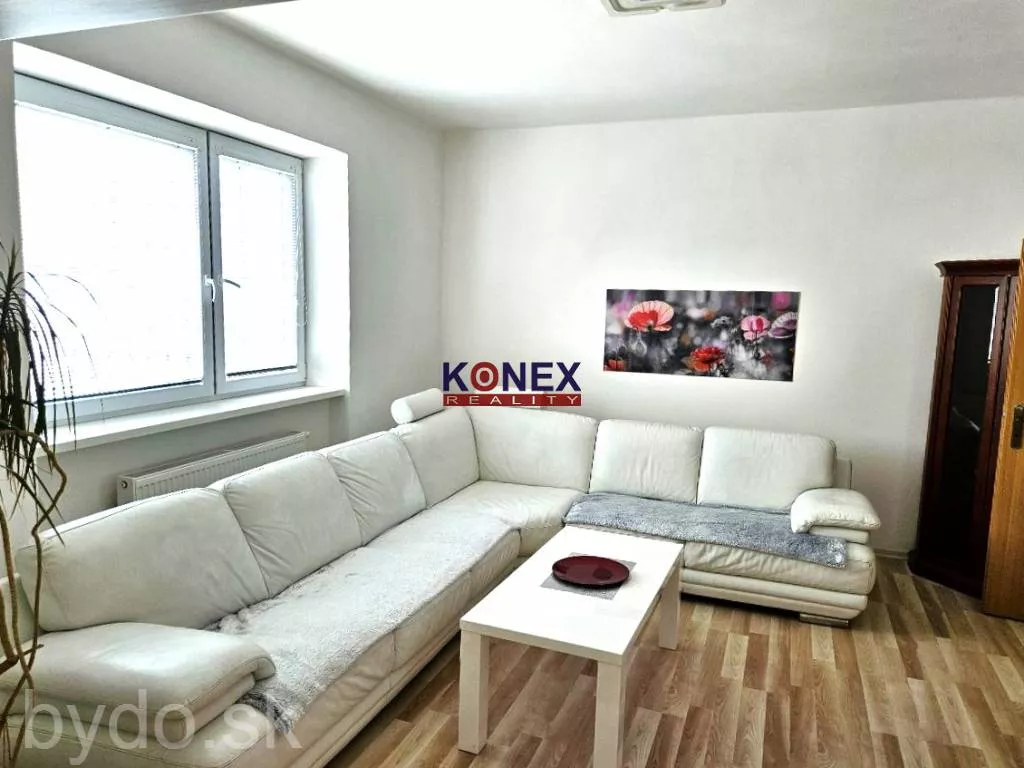 NA PREDAJ: 3-izbový byt v centre Michaloviec – Námestie osloboditeľov, 150601_0