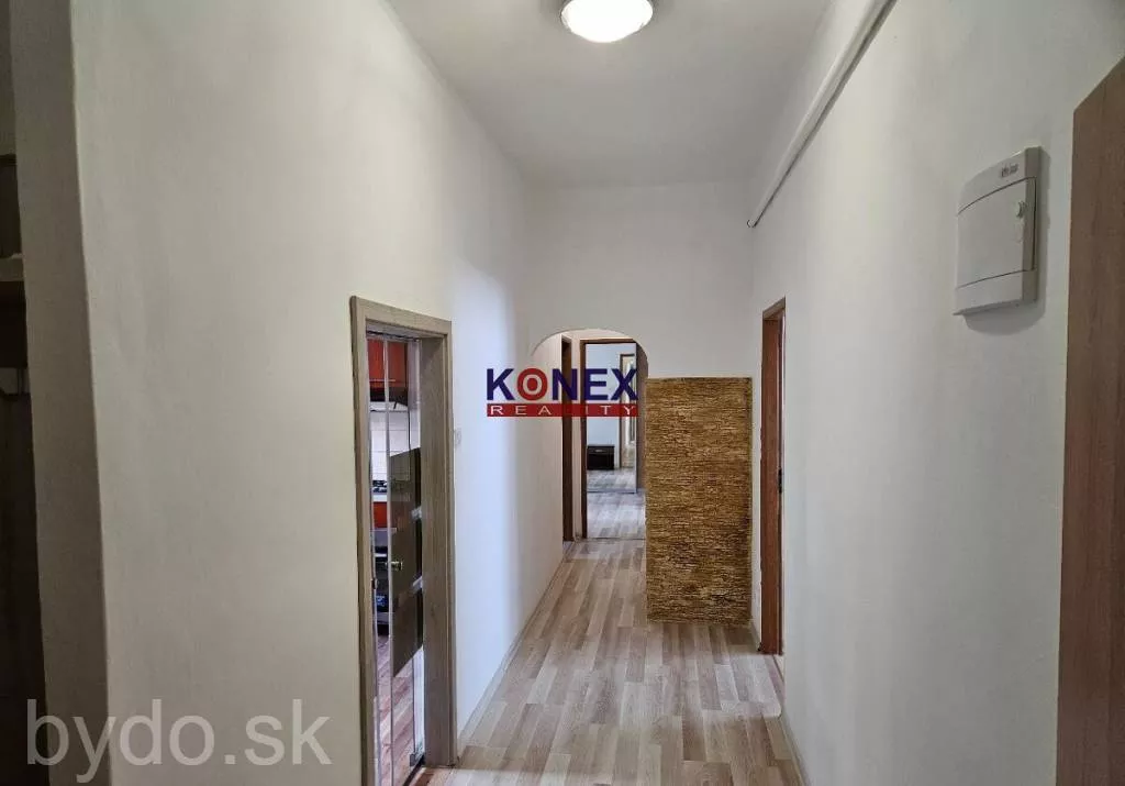 NA PREDAJ: 3-izbový byt v centre Michaloviec – Námestie osloboditeľov, 150601_7