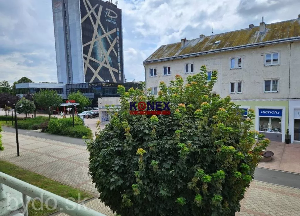 NA PREDAJ: 3-izbový byt v centre Michaloviec – Námestie osloboditeľov, 150601_10