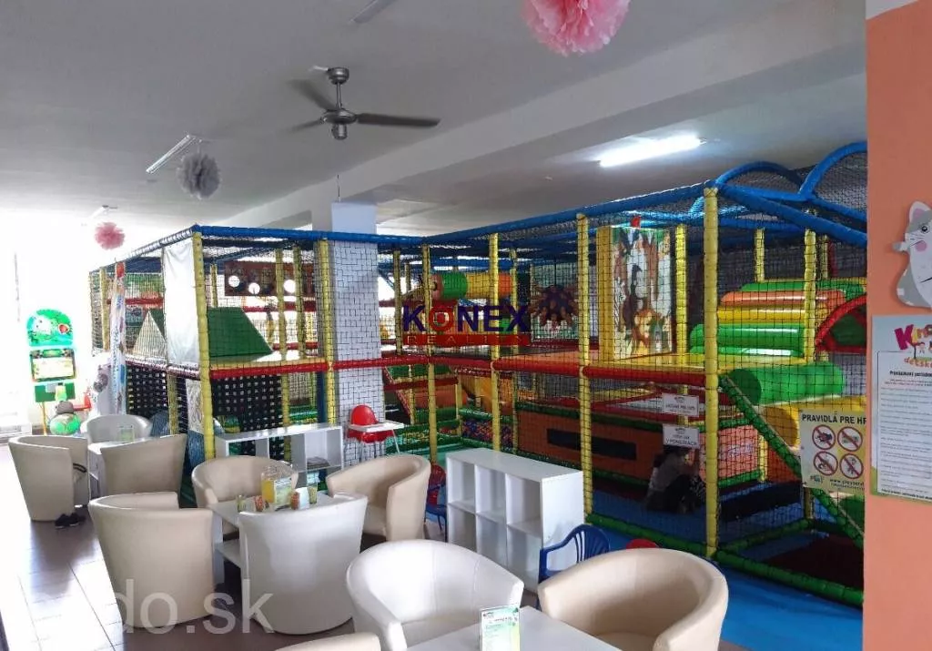 Interiérové detské ihrisko s kaviarňou v centre Sniny, 150881_0