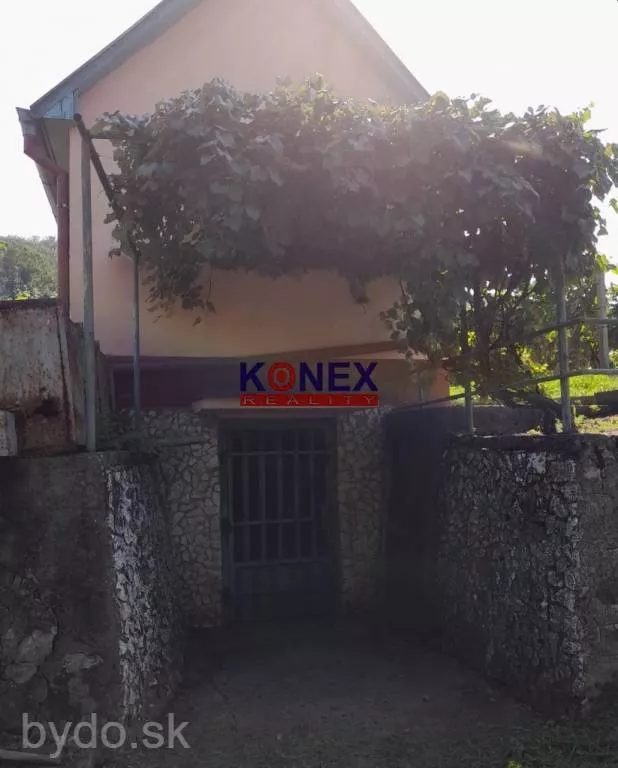 SUPER PONUKA! Krásny vinohrad s murovanou chatou, 156135_2