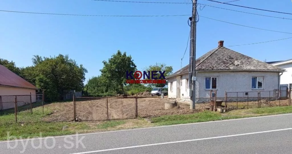 ID-2696 RODINNÝ DOM - štvorec vo Veľkých Kapušanoch - Veškovce, 156954_0