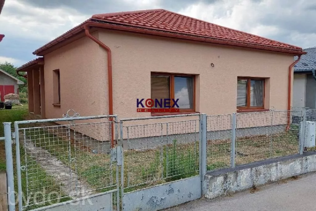 NA PREDAJ Zrekonštruovaný dom vo VEĽKÝCH KAPUŠANOCH, 157569_0