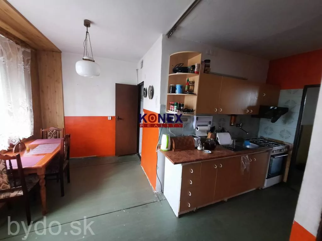 Priestranný 3-izbový byt na ul. Okružnej v Michalovciach, 158523_0