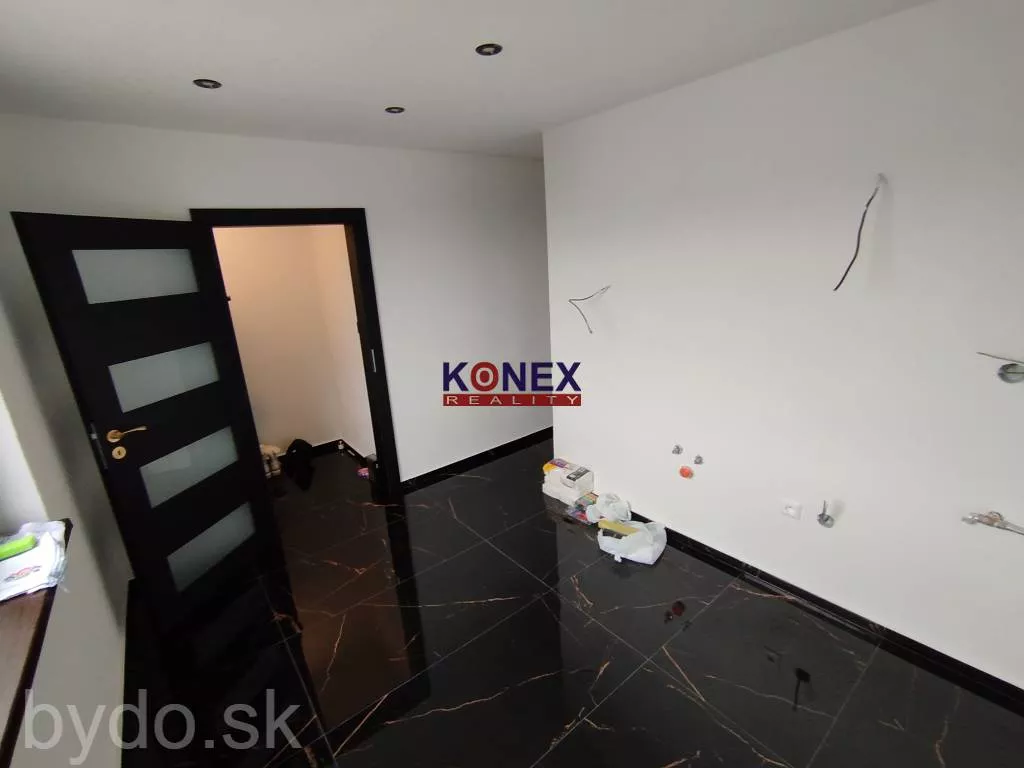 ZREKONŠTRUOVANY 3-izbový byt v SNINE, 158085_8