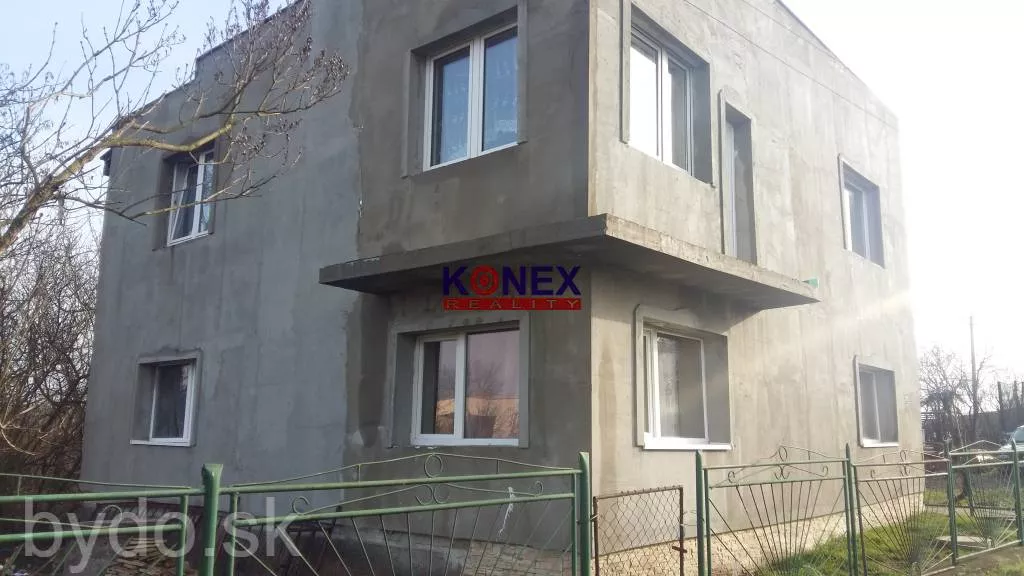 Poschodový rodinný dom v obci Veľký Kamenec, 159248_0