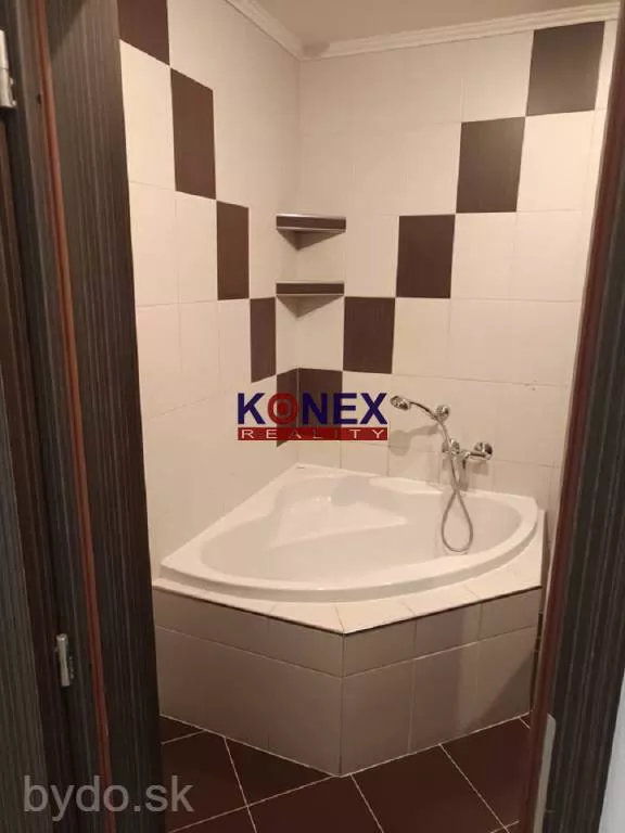 Zrekonštruovaný 4-izbový byt s loggiou – ul. Ďumbierska, Prešov, 160591_8