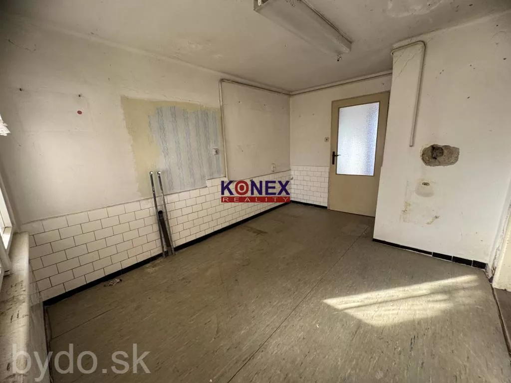 ID-3135 Nehnuteľnosť vhodná na komerčné účely - Hrádok, 163201_11