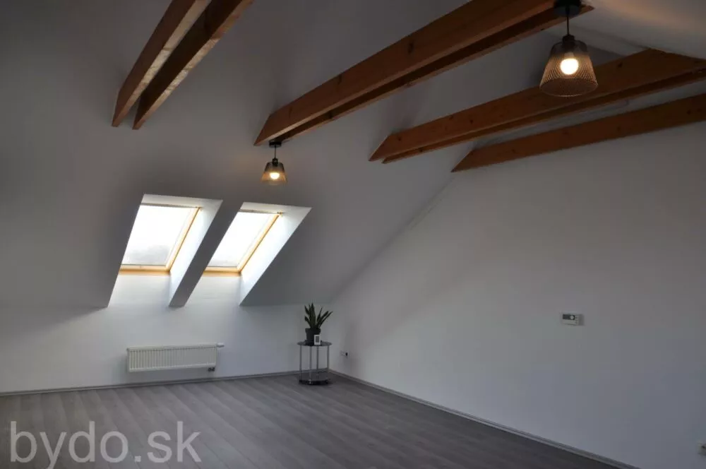 1-izb. príjemný podkrovný byt s parkovacím miestom a nízkymi nákladmi, 177145_9