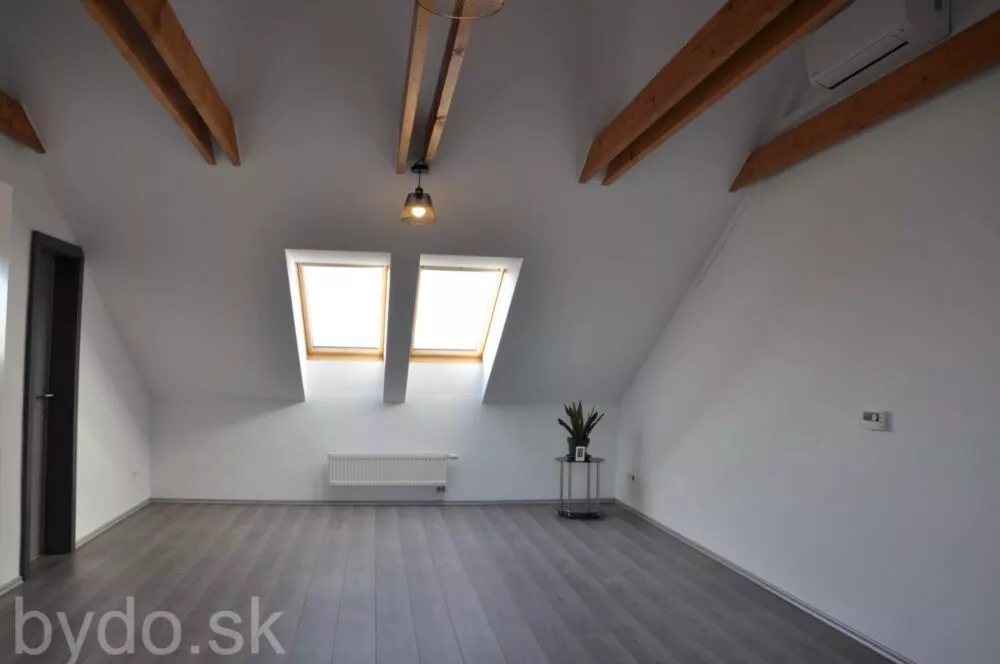 1-izb. príjemný podkrovný byt s parkovacím miestom a nízkymi nákladmi, 177145_10